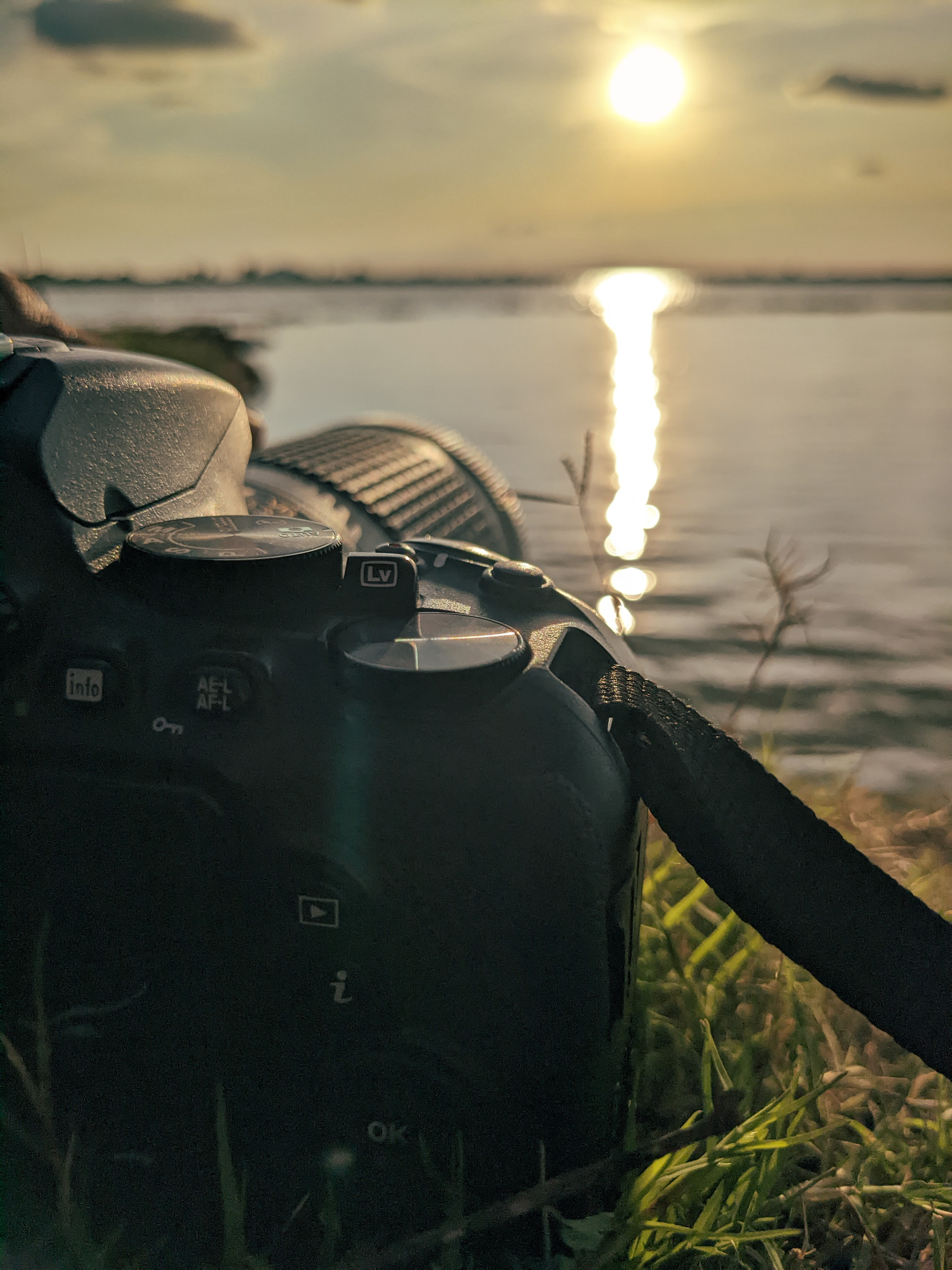 appareil photo devant lac